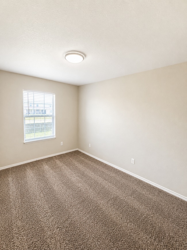 Building Photo - AVAILABLE NOW!! APPLY ON OUR WEBSITE NOW!