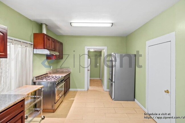 Building Photo - Unit 1