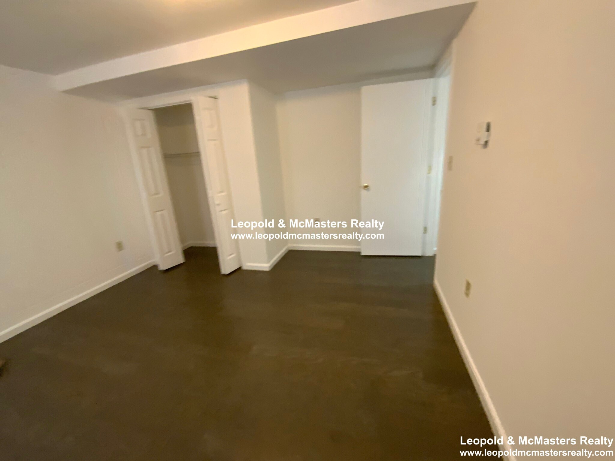 Building Photo - 117 Park Dr