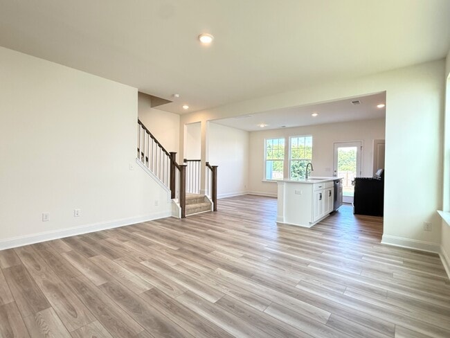 Building Photo - 3 Bedroom End unit Townhome Double Driveway - Lots of Natural Light
