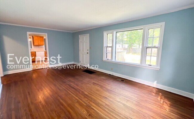 Building Photo - 5008 Golfview Dr