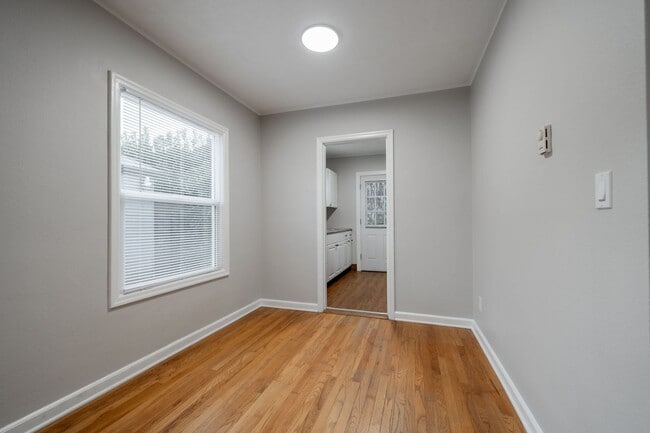 Building Photo - $500 Move-In Bonus – Modern One Bedroom in Overlook