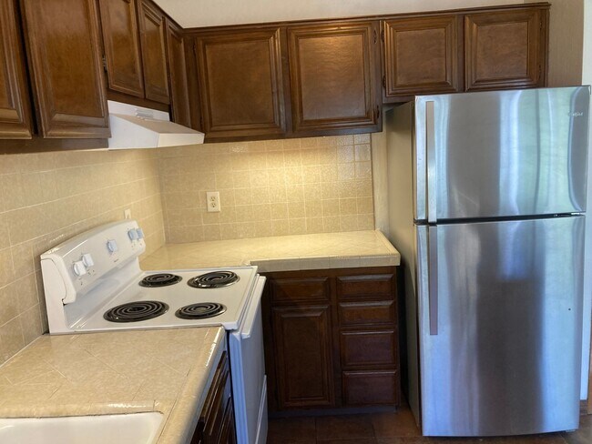 Building Photo - Enchanting Four Bedroom Two and Half Bath Condo in North Meadow Bay.