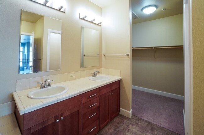 Building Photo - 412 S 13th St