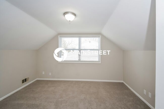 Building Photo - 4 Bedroom Pet-Friendly Home in INDIANAPOLIS, IN with Main Street Renewal