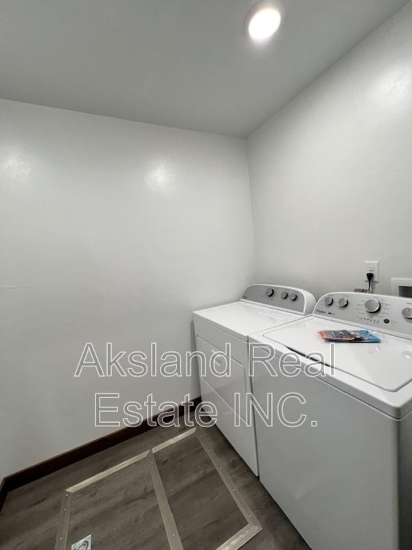 Building Photo - 908 Roosevelt Ave