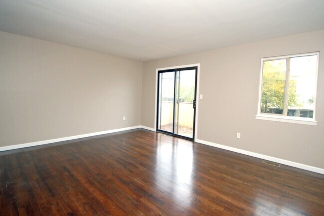 Building Photo - 56 Chelsea Way