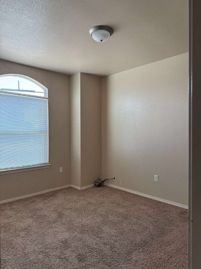 Building Photo - Cozy three-bedroom two bath at a great location! 10429 Silvercloud Drive, El Paso, Texas 79924
