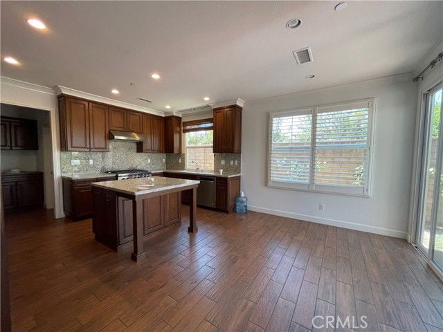 Building Photo - 123 Stallion