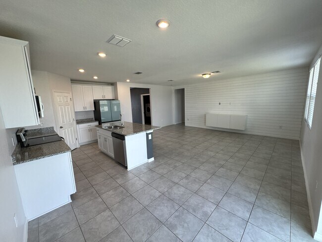 Building Photo - 512 Mckenna Dr