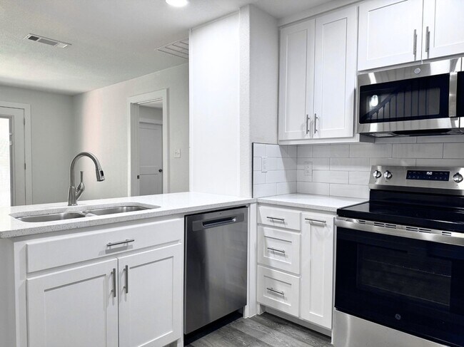 Building Photo - 3607 Sioux Trail