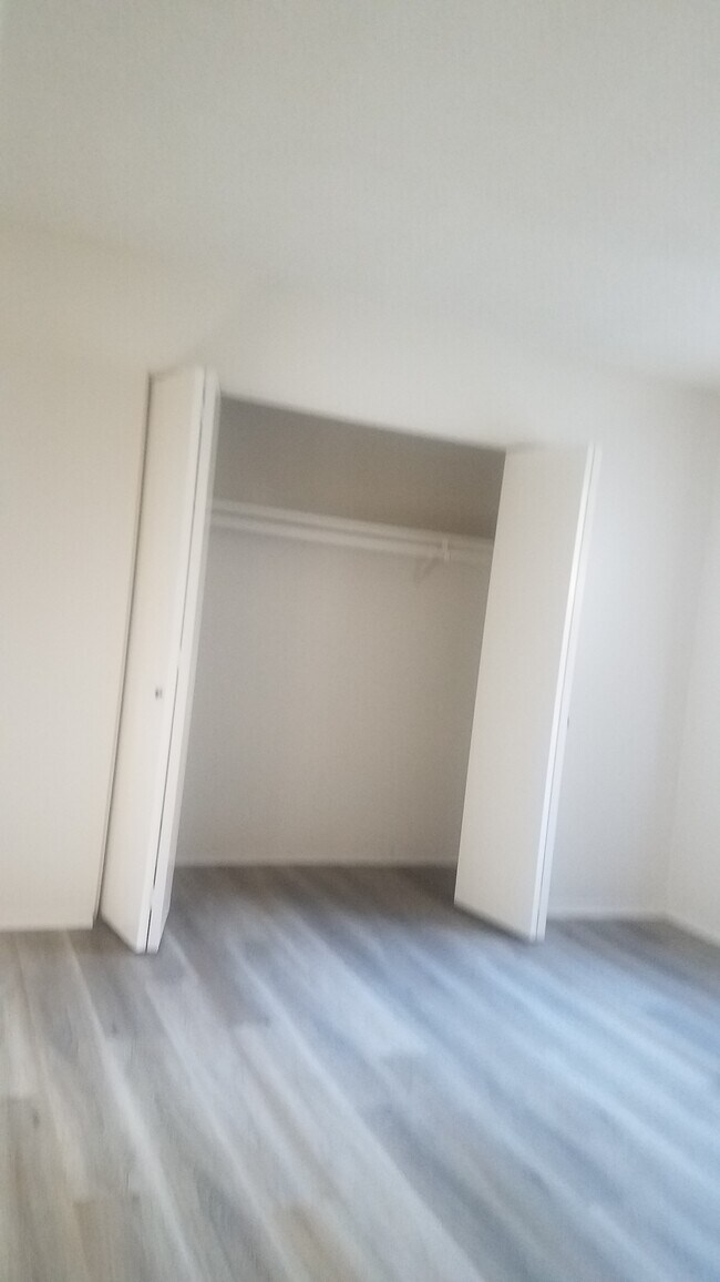 Building Photo - 522 E Avenue Q5