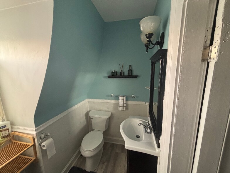 Building Photo - 83 S Hamilton St