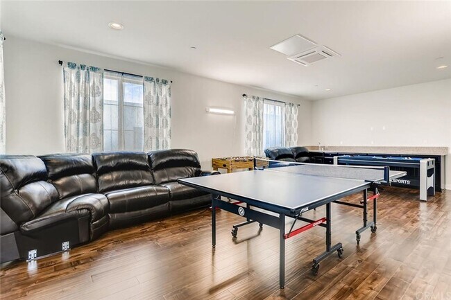 Building Photo - Stunning Tri Level Home in Great Park Community