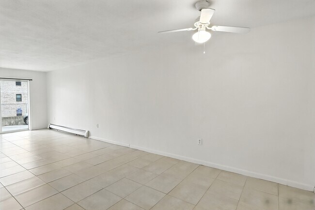 Building Photo - 18 Kenmar Dr