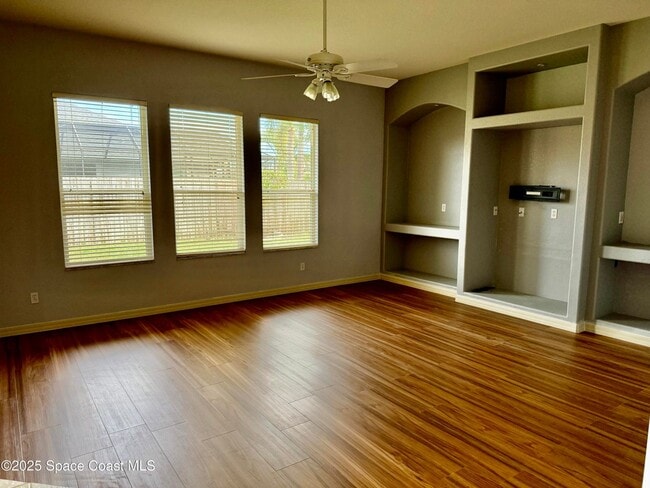 Building Photo - 5971 Newbury Cir