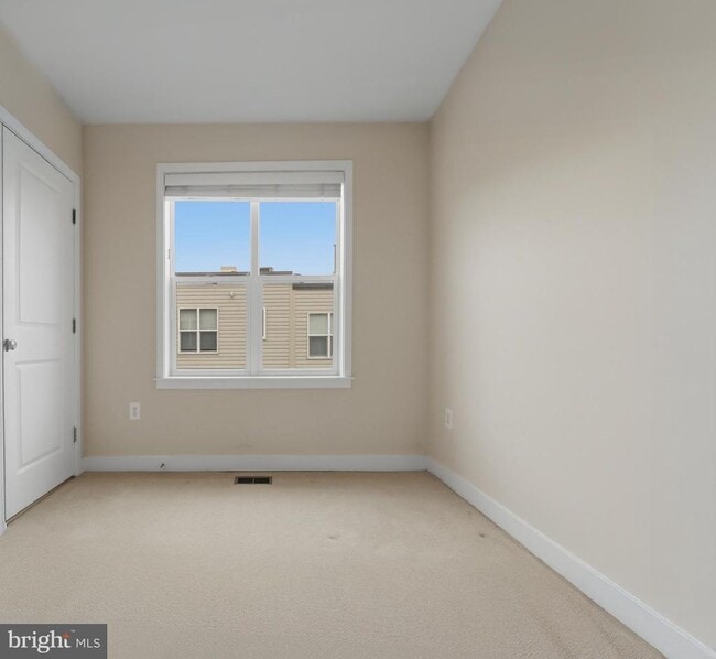 Building Photo - 16199 Columbus Ave