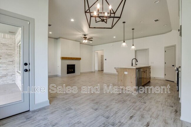 Building Photo - 6133 Frankie Lynn Ln