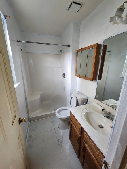 Building Photo - 2084 Rock Lake Loop