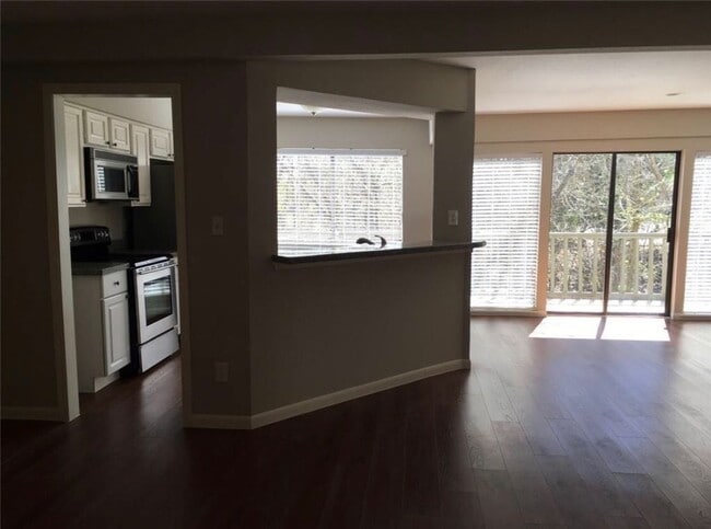 Building Photo - Completely Remodeled Townhouse in the hear...
