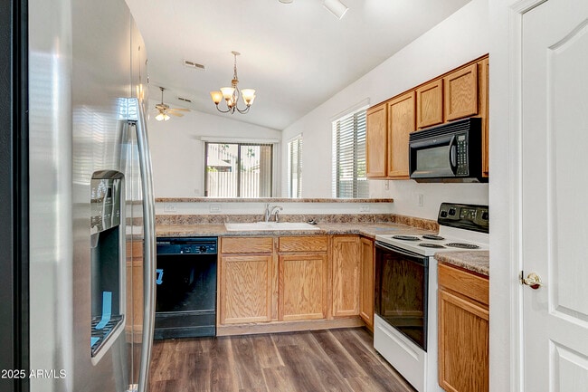 Building Photo - 17228 W Elm St