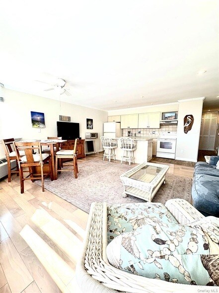 Building Photo - 253 Dune Rd