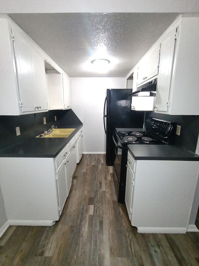 Building Photo - TO CORNERSTONE APARTMENTS