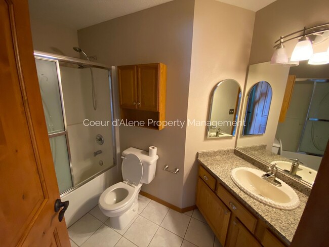 Building Photo - 4 bedroom home in Woodland Meadows!