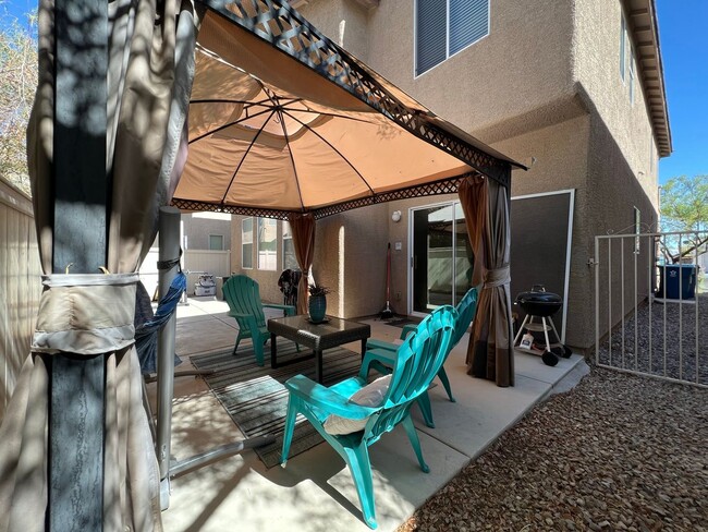 Building Photo - ABSOLUTELY AMAZING! Large 4 bedroom 2 stor...