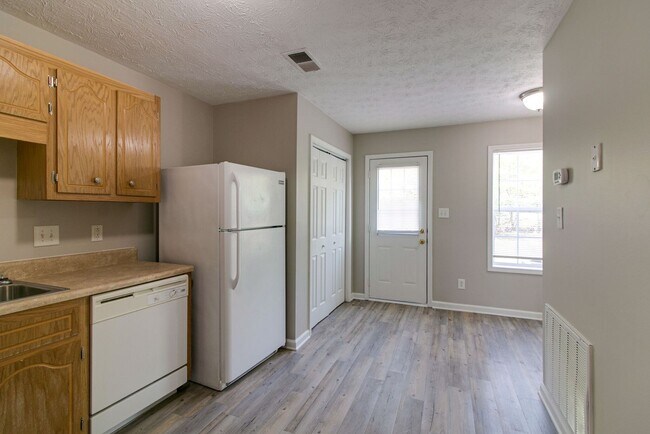 Building Photo - 821 Oak Arbor Ct