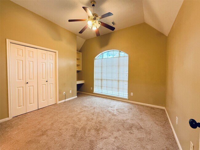 Building Photo - 16523 Town Lake Ct