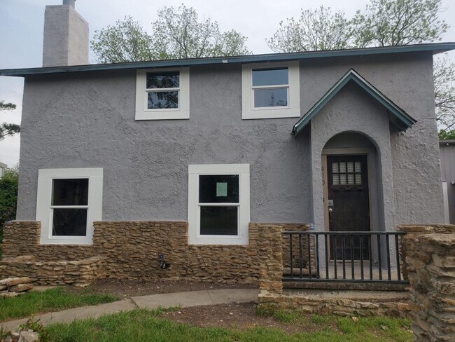Building Photo - 410 Bridge St
