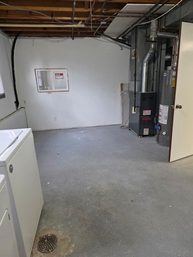 Building Photo - 668 Anita Ave