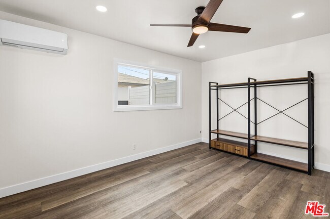 Building Photo - 14808 S Condon Ave