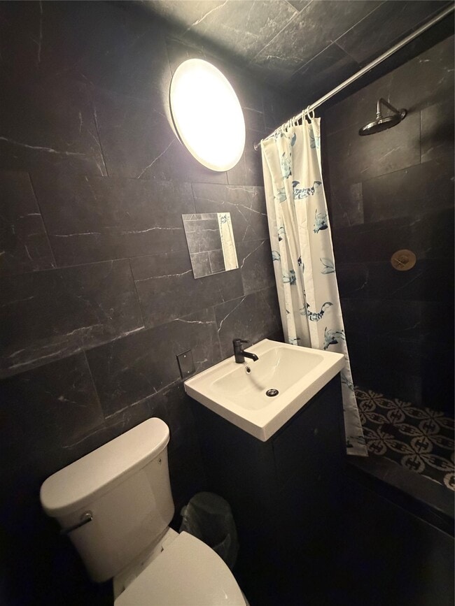 Building Photo - 402 Hyde Park Blvd