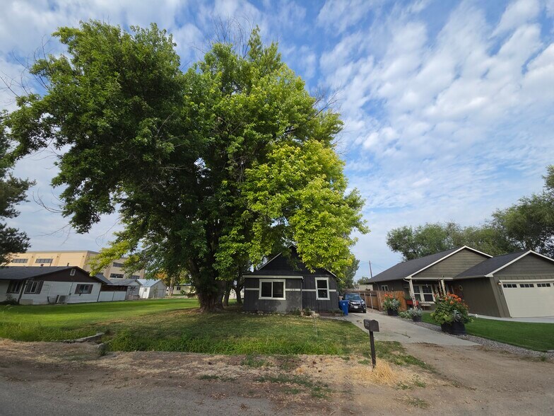 Building Photo - 309 Holly Ave