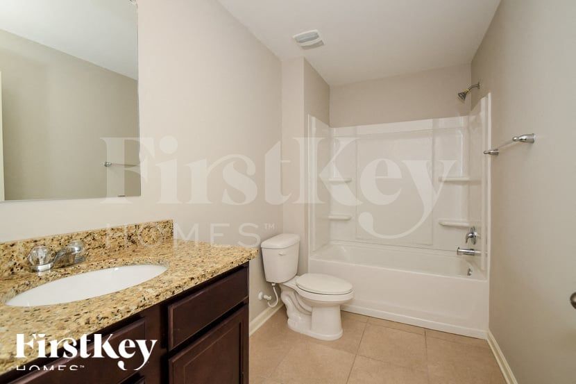 Building Photo - 166 Rosegate Dr