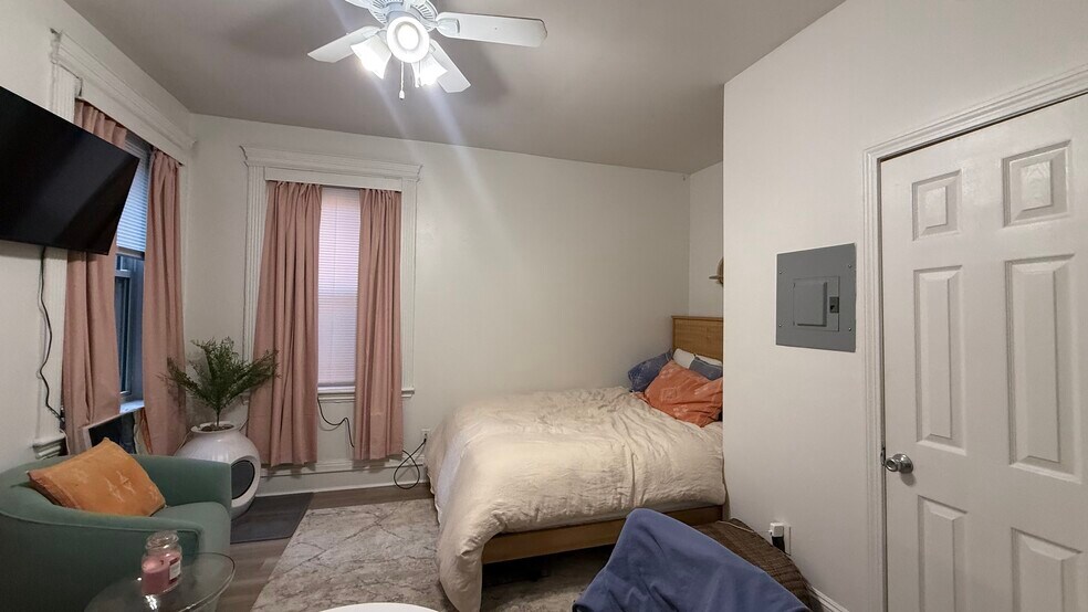 Building Photo - 34 Westland Ave