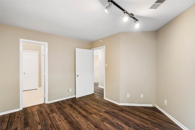 Building Photo - 5004 Bayard Ln
