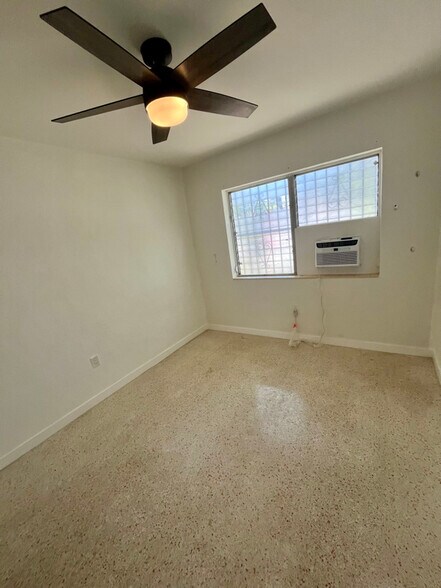 Building Photo - 401 SW 8th Ct