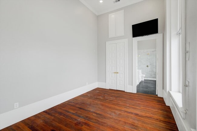 Building Photo - 2206 The Strand