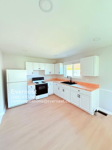 Building Photo - 20931 Vermander Ave
