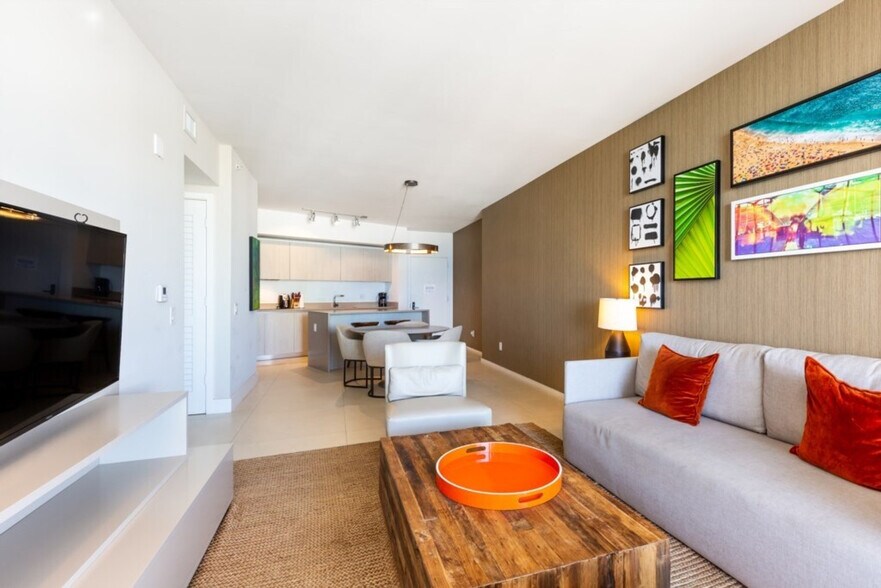 Building Photo - 4011 S Ocean Dr