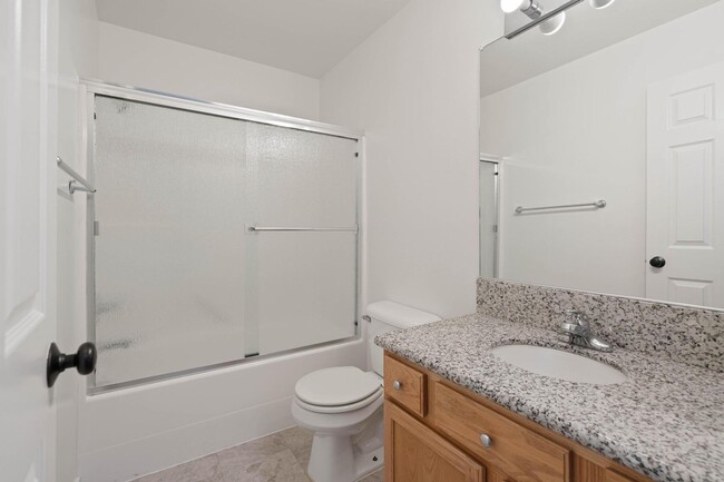 Building Photo - Spacious 3-bdr/2-bath Beaverton townhome—C...