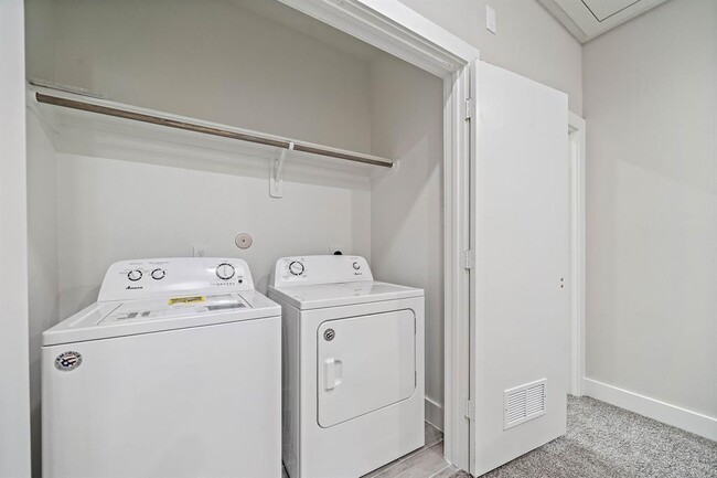 Building Photo - 4536 Sunflower St