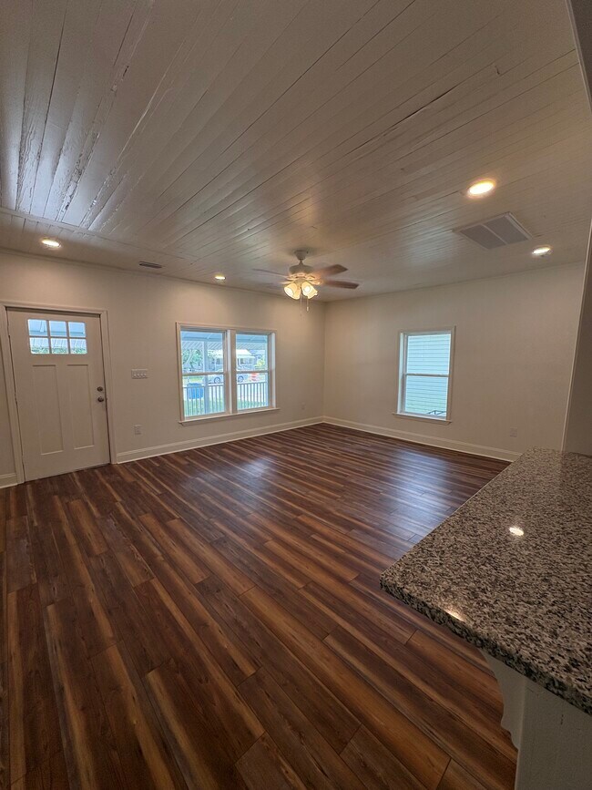 Building Photo - 211 Dartmouth-