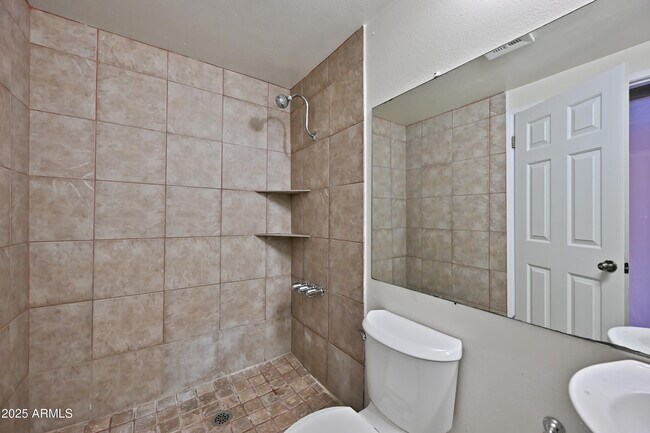 Building Photo - 8444 W Montecito Ave
