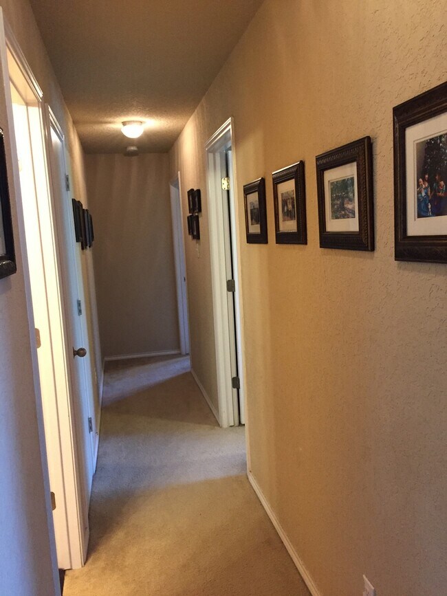 Building Photo - 8911 Rainbow Crk