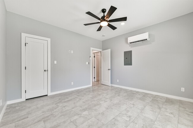 Building Photo - 4323 Ursuline St