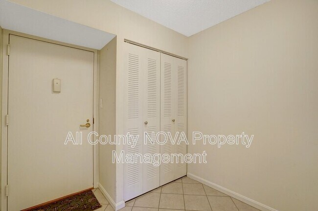 Building Photo - 3800 Powell Ln